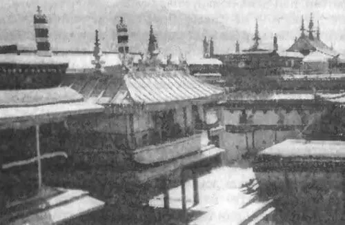 Храм ЙоКунь подобен колу вбитому в сердце царицы демонов Тибета до прихода - фото 44