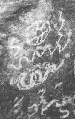 Петроглифы на другом массивном валуне в КонселРокс включают диск с - фото 61