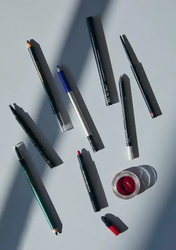 ПРИМЕРЫ Гелевую подводку Bobbi Brown LongWear Gel Eyelinerлюбят за простоту - фото 44