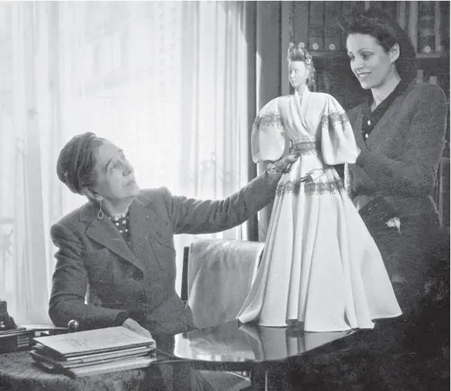 Кукла в кабинете Жанны Ланвен конец 1930х годов Фонд А Васильева Сама Жанна - фото 12