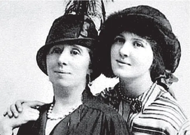 Жанна Ланвен с дочерью 1910е годы Воплощением изменений произошедших в 1909 - фото 33