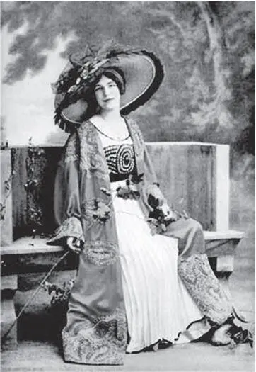 Осенний ансамбль от Ланвен 1910 Фонд А Васильева В иных цветах и формах эти - фото 34