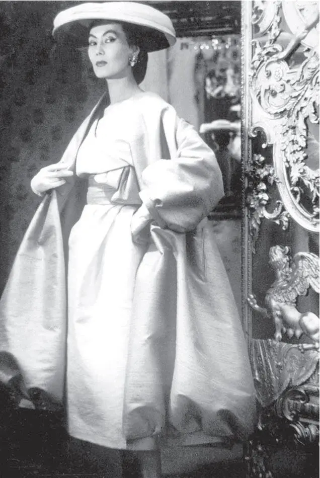 Русская манекенщица Алла Ильчун в модели от Ланвен 1946 Фонд А Васильева - фото 120