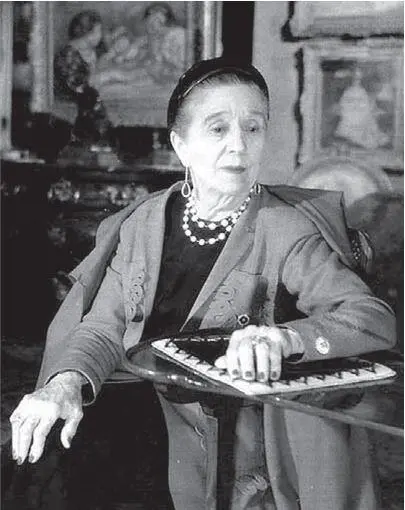 Жанна Ланвен 1940е годы Сохранились фотографии где она запечатлена в - фото 121