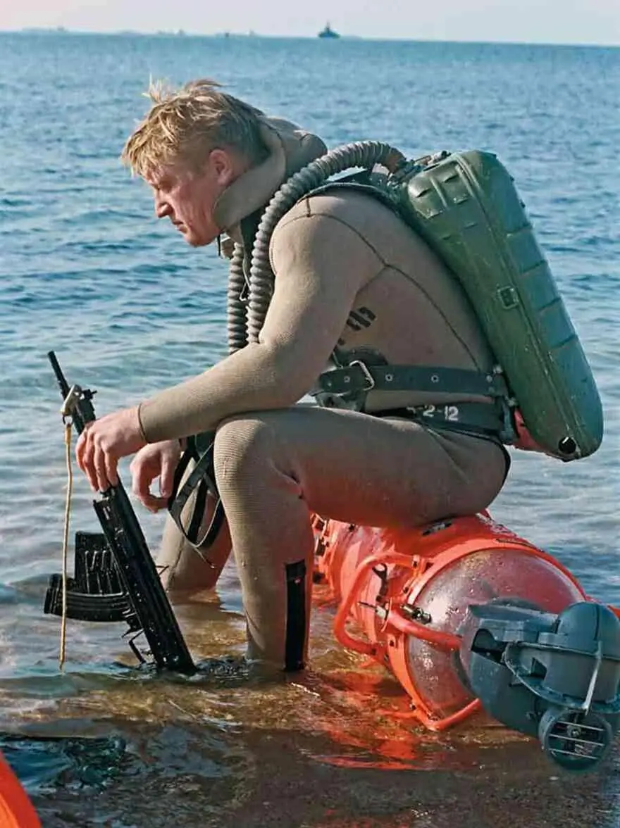 Боец морского спецназа Еще в 1992 году Борис Ельцин во время встречи с - фото 30
