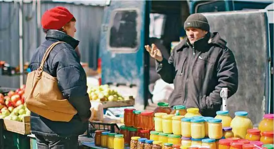 Сердар и Дарья шли по рынку Торговцы наперебой расхваливали свой товар - фото 35