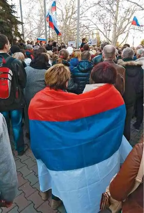 и примерял на себя российский триколор Через год в марте 2015го Путин - фото 42