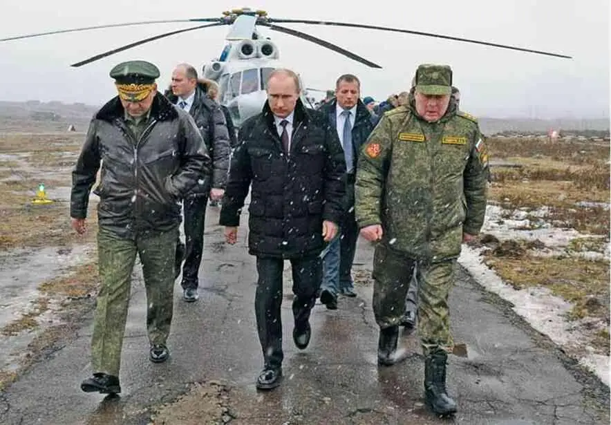 Президент и министр обороны на учениях на Кирилловском полигоне Через неделю - фото 118
