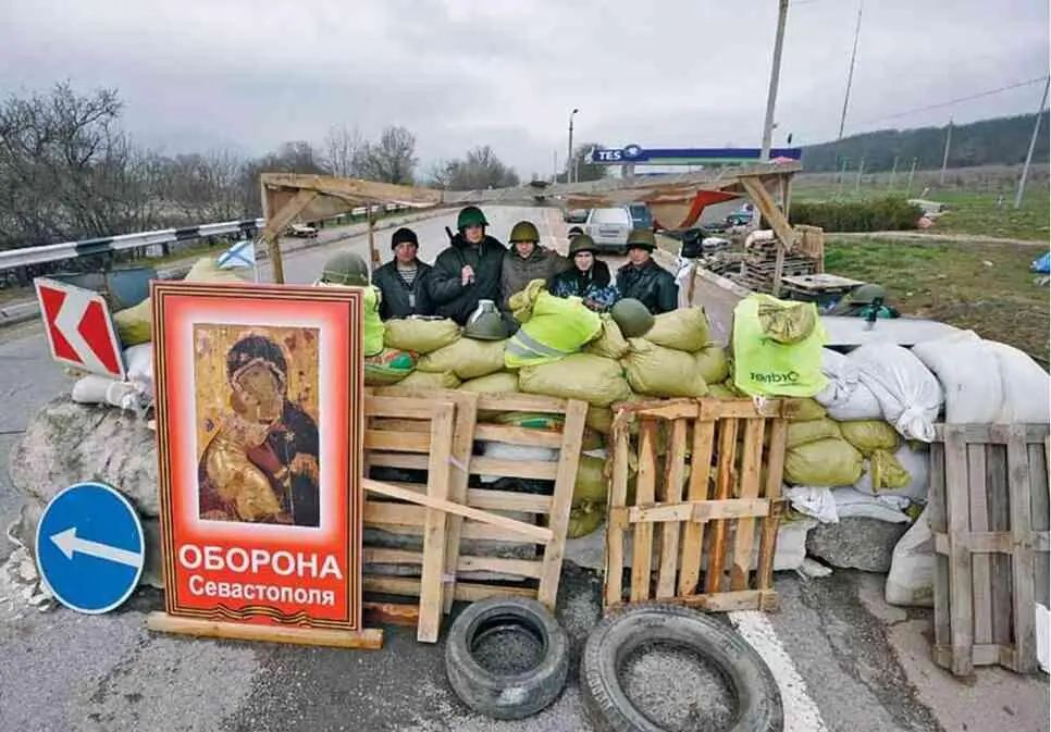 После того как Кручинин записался в отряд самообороны он стал часто дежурить - фото 124