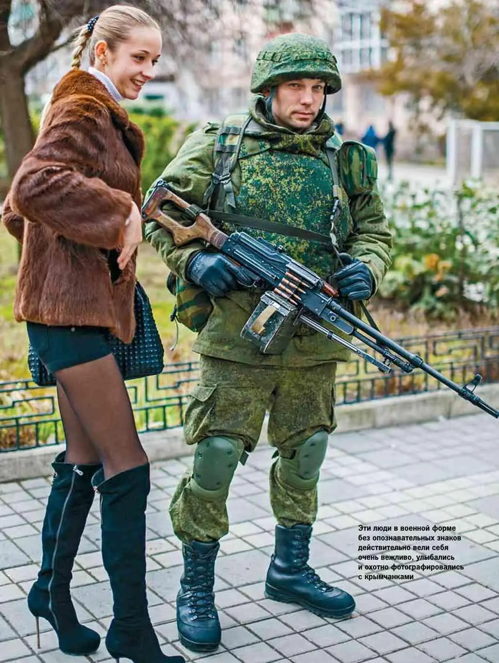 Глава 27 Вежливые люди 26 февраля 2014 года шумно гомонящая гигантская толпа - фото 127