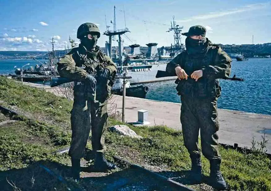 Под охрану были взяты все военные объекты на полуострове Московские и - фото 135