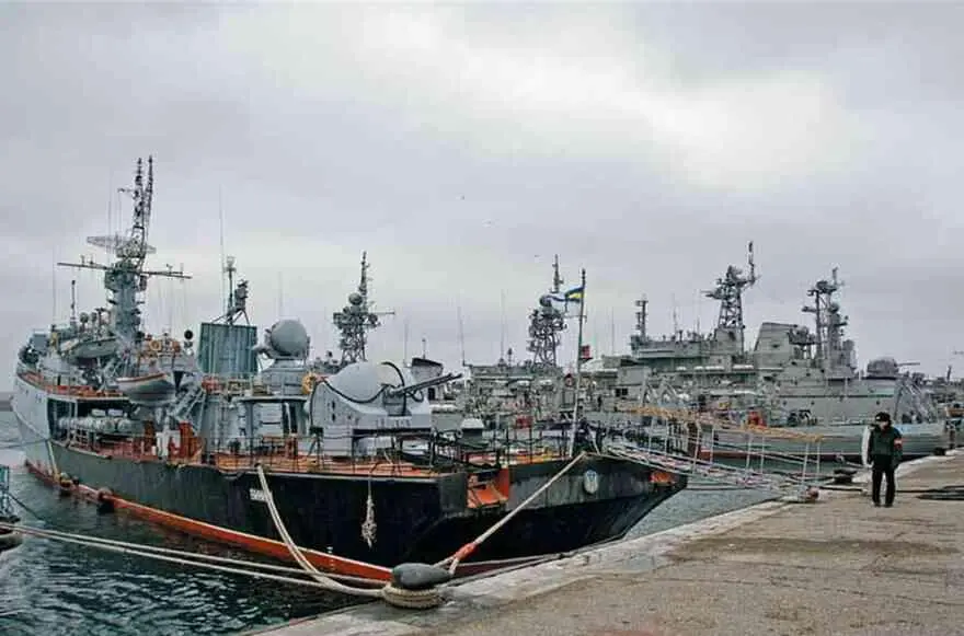 Тем временем украинская пресса подсчитывала заблокированные российским - фото 144