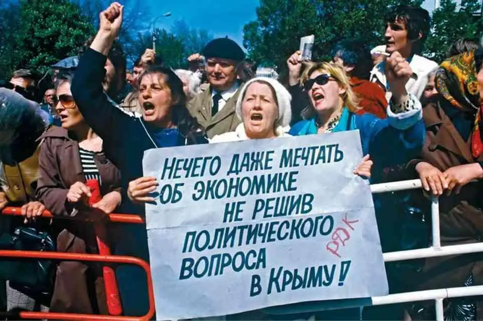 Крымчане всегда ставили на первое место политический статус родного полуострова - фото 156