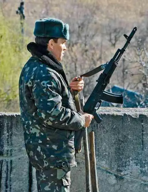 У украинских военных были и оружие и патроны и приказ стрелять на поражение - фото 164