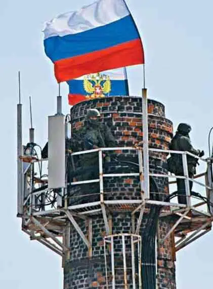 К концу операции на всех флагштоках Крыма были подняты российские триколоры - фото 179