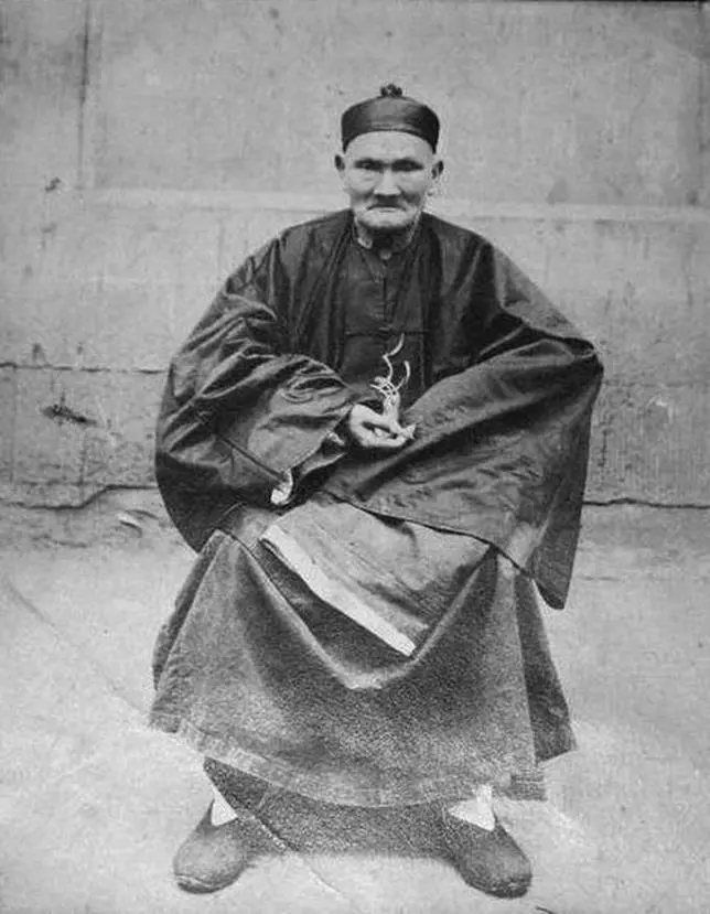 Рис 52 Редкая фотография Ли Цинъюня сделанная в Сычуани в 1927 г когда - фото 11