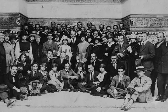 Ил 71 С П Дягилев с труппой Русского балета в Испании 1916 г Фотограф - фото 70