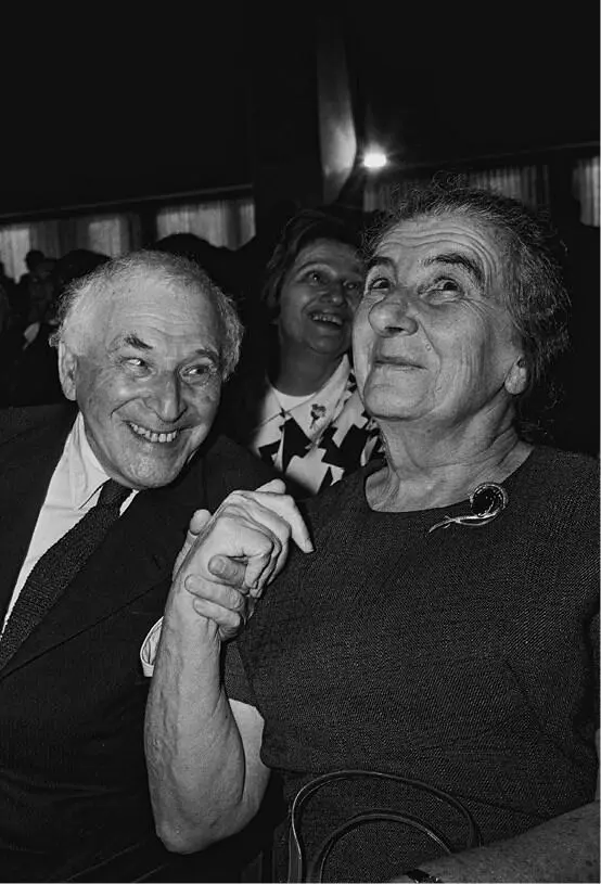 Ил 92 Марк Шагал и глава правительства Израиля Голда Меир в Кнессете 18 - фото 90