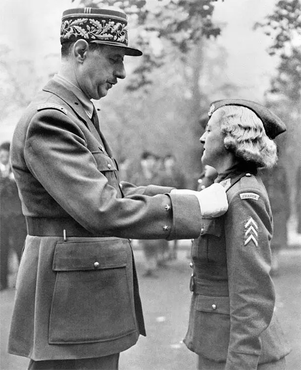 Генерал Шарль де Голль В 1940 году когда Франция не просто капитулировала а - фото 2