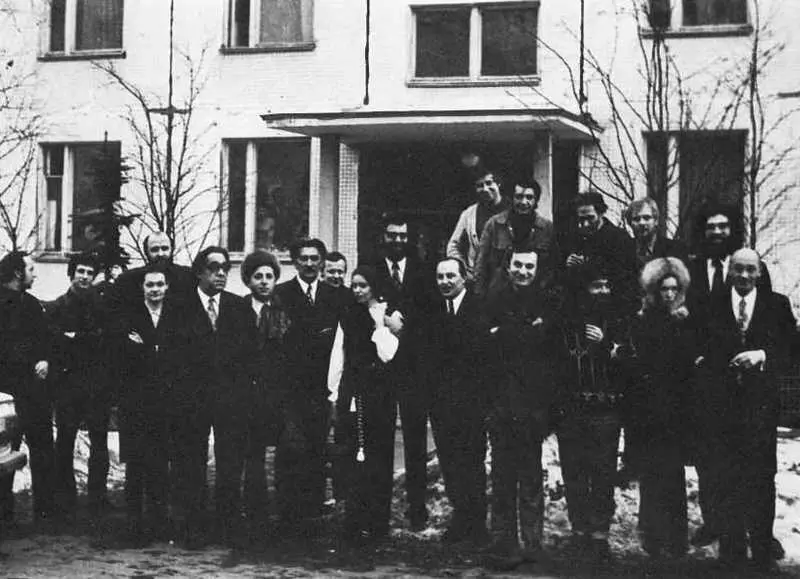 10 марта 1974 года Коллекционеры Г Костаки и А Глезер художники В - фото 19