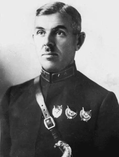 Комкор ЕИ Горячев Комкор СА Туровский Комдив ЮА Саблин - фото 40