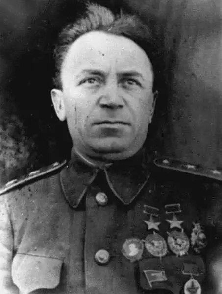 Генералмайор авиации СП Денисов Комдив ДА Кучинский ГД Гай - фото 67