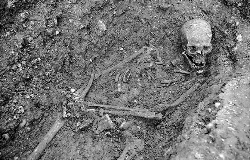 Останки неупокоенного короля Ричарда III были эксгумированы на лейчестерской - фото 143