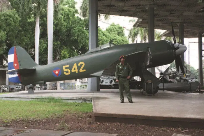 Выставленный в гаванском музее революции самолёт Sea Fury американского - фото 65