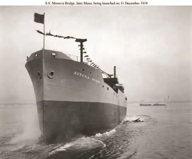 Корабль Мана тогда Моравиа Бридж при спуске на воду в 1919 или 1920 - фото 141
