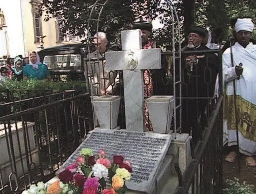 Могила Мишки Бабичеффа в АддисАбебе Корни Он один из пятерых сыновей и - фото 293