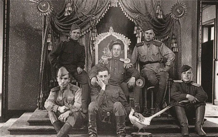 Советские солдаты па тропе Пу И в 1945 году Разрешите товарищи слово - фото 386