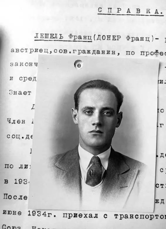 Франц Лёшль на фото из его личного дела в РГАСПИ и на обложке книги британского - фото 68