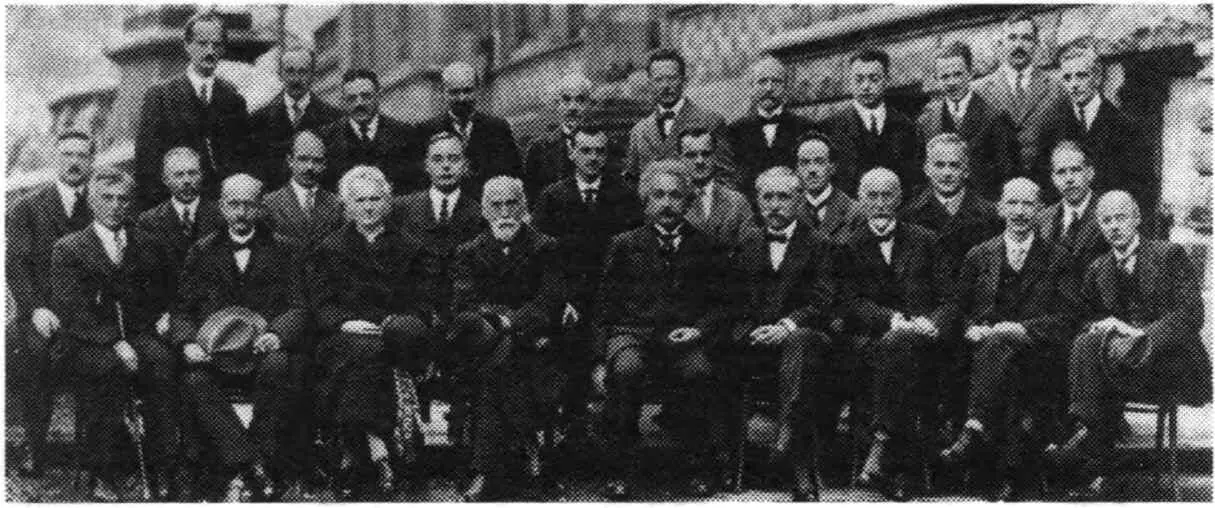 Великие создатели новой физики на международном конгрессе 1927 г Луи де - фото 27
