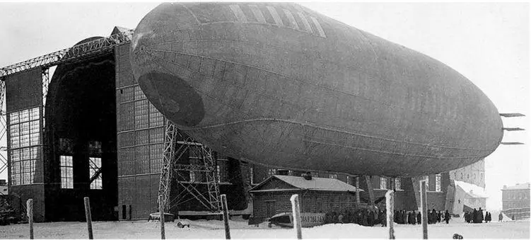 Дирижабль Красная звезда у эллинга на Волковом поле 1921 годИст илл 15 - фото 4