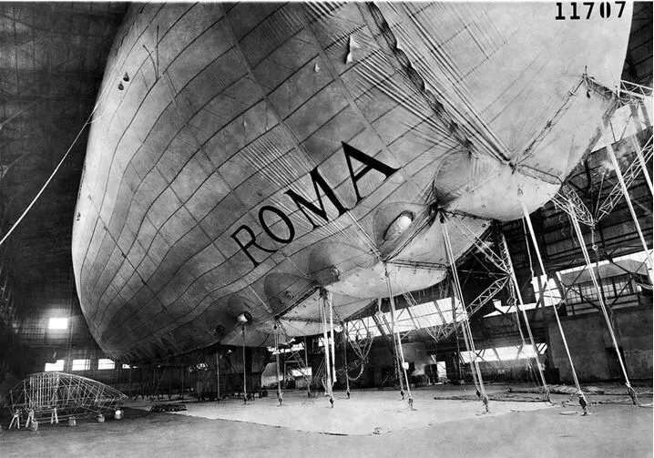 Сборка полужёсткого дирижабля Roma 1921 год Первый дирижабль в котором была - фото 45