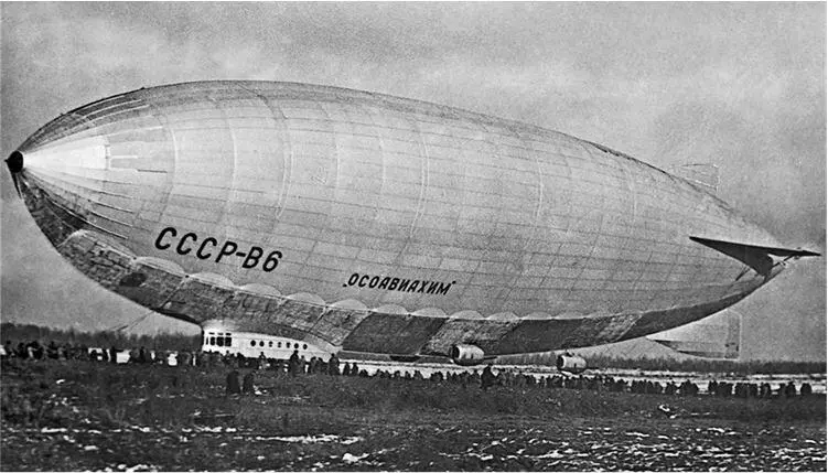 Дирижабль СССРВ6 на лётном поле Долгопрудной Не позднее конца апреля 1936 - фото 105