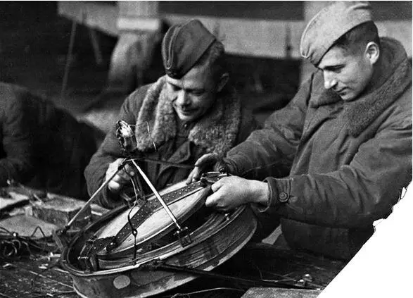 Газовый клапан дирижабляТакую же конструкцию имели газовые клапаны СССРВ6 - фото 122