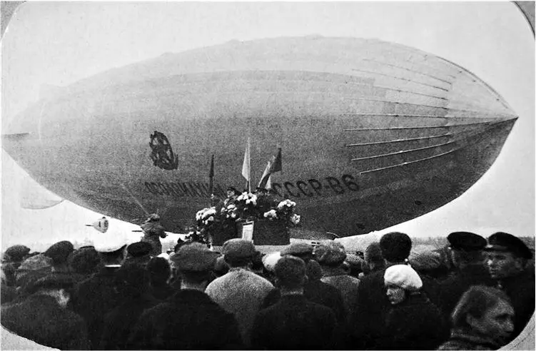 СССРВ6 вернулся из рекордного полёта митинг на лётном поле 4 октября 1937 - фото 131