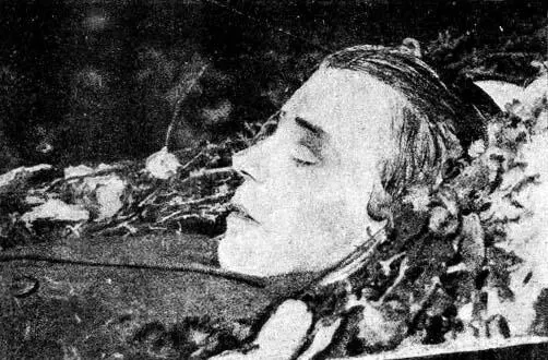 Есенин в гробу Ленинград У гроба Н Клюева И Ионов И Садофьев Похороны - фото 14