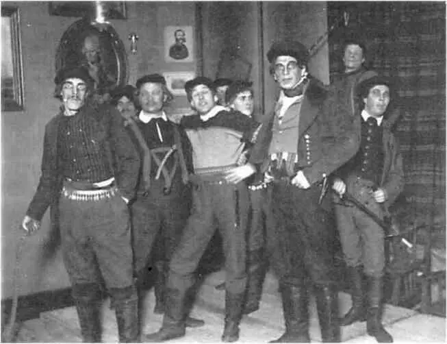 Рис 15 Кадр из фильма Похьялайсия 1925 г Ночное нарушение спокойствия было - фото 307