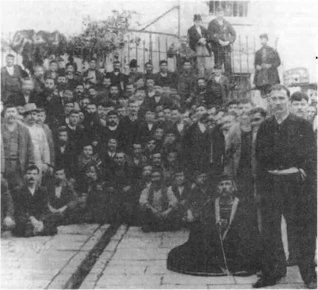 Рис 10 Заключённые британской тюрьмы на острове Закинф Многие из них - фото 330