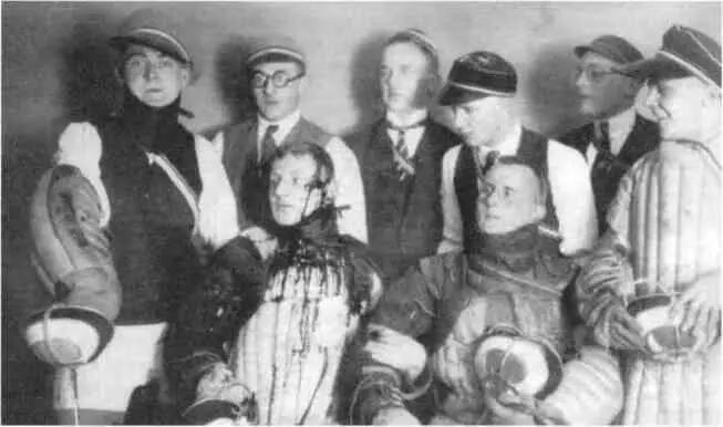 Рис 13 Студенты после мензура Рис 14 Немецкие студенты с мензурными - фото 447