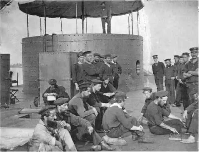 Рис 6 Моряки отдыхают на палубе судна Река Джеймс Вирджиния 9 июля 1862 г - фото 480