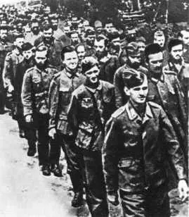 Подбитые танки плененные фашисты Пока их не так много Но придет срок и - фото 191