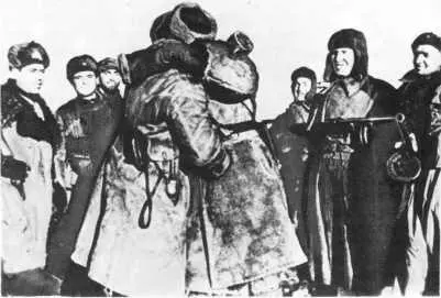 Радость великая Воины Сталинградского фронта встретились с воинами Донского - фото 471
