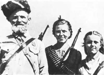 Партизанская семья 59летний колхозник из Витебской области Н Т Ридлевский с - фото 540
