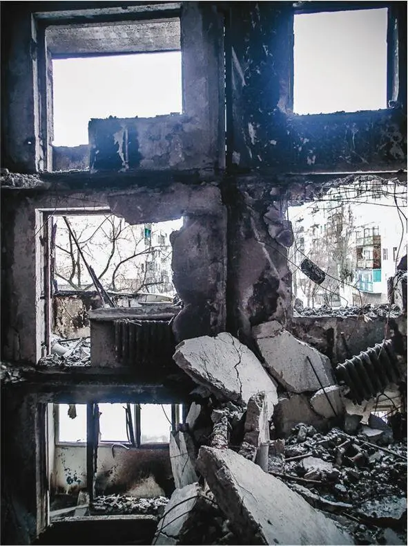 Первомайск Декабрь 2014 г Живут в таких подвалах коммунами Питаются и всё - фото 18