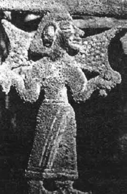 Один из Людей Моря на что указывает его длиннополый кафтан несет на своих - фото 3