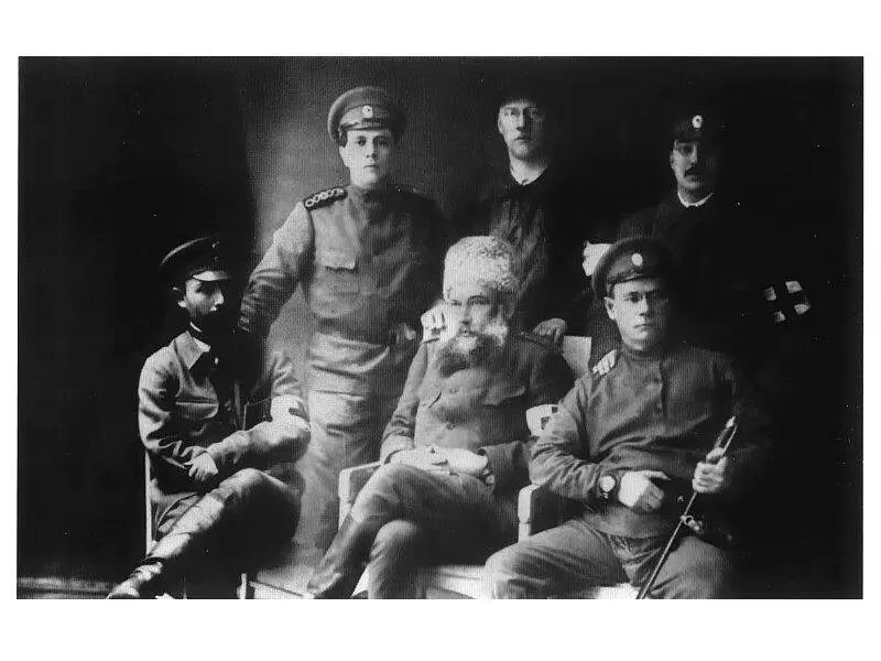 IV ПИСАТЕЛЬ И РЕВОЛЮЦИЯ Поздно закричал Струков ударяя ладон - фото 10