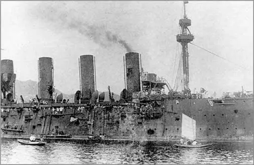 Два снимка повреждений крейсера Россия после боя 1 августа 1904 года Крейсер - фото 19